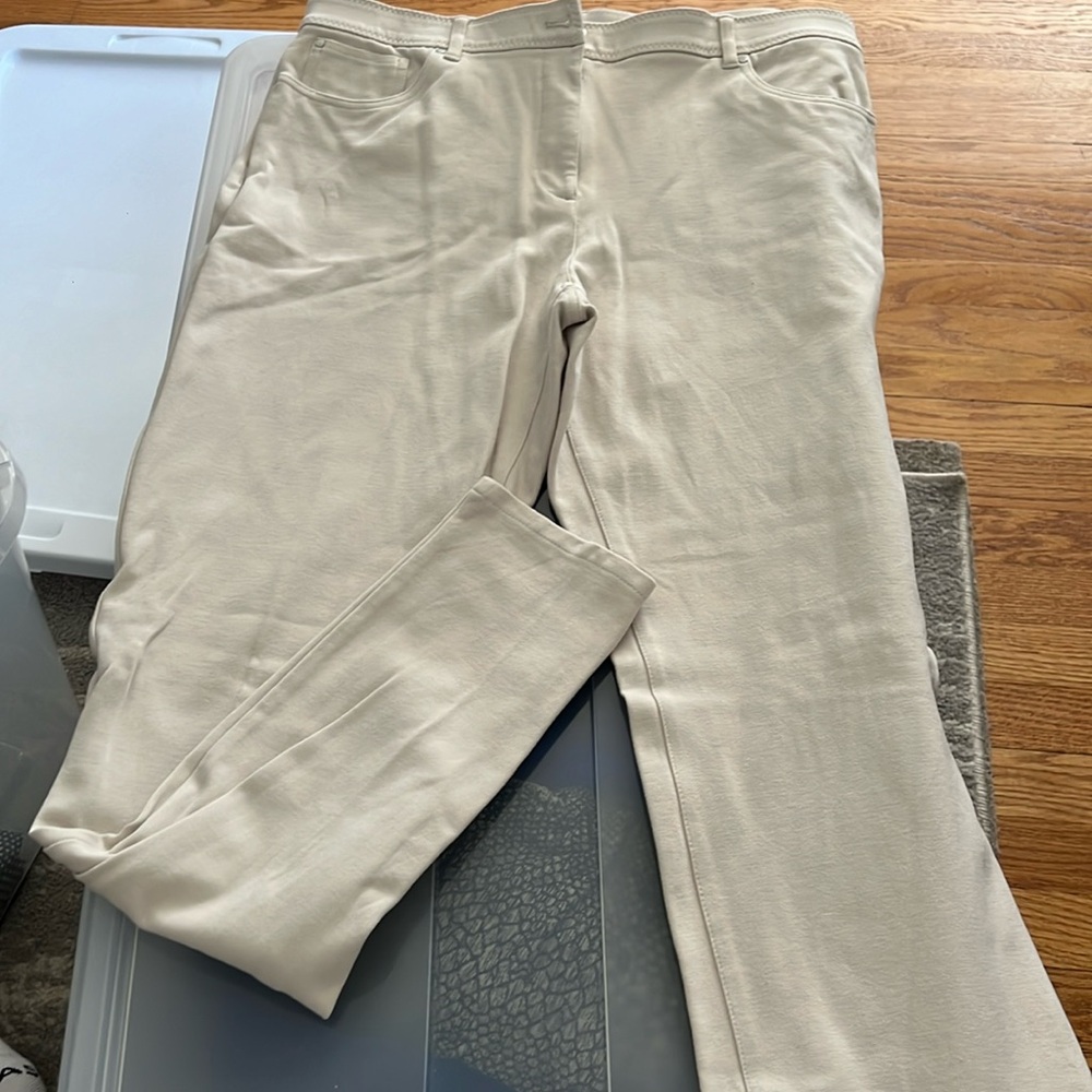 Chico so slimming light cream pant. Size 2.5